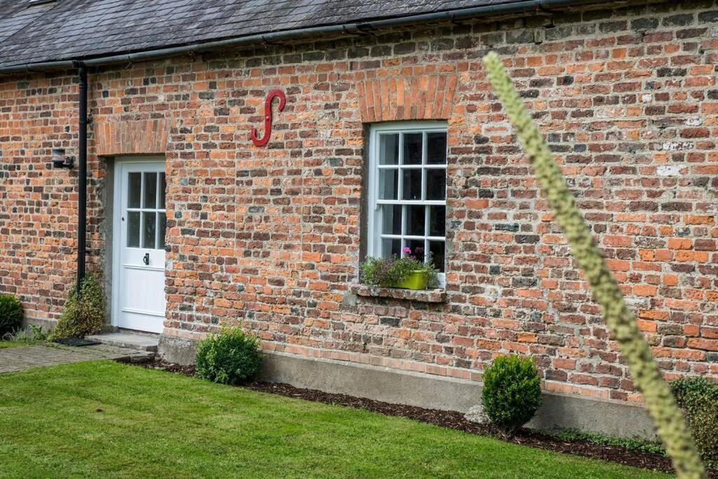 The Tack Room Cottage - Wells House & Gardens Уексфорд Екстериор снимка